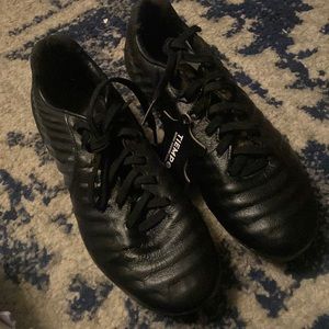 Nike Tiempo soccer cleats ⚽ never worn , no box